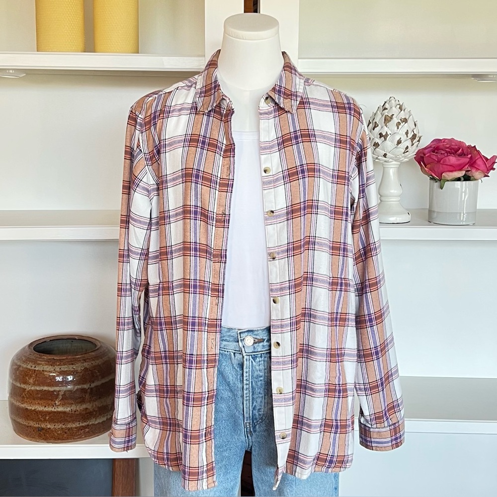 Women’s Medium Plaid Button-Up Shirt With Side Pockets